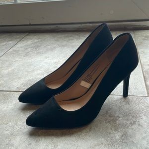 A New Day Point Toe Black Heels 6 Suede